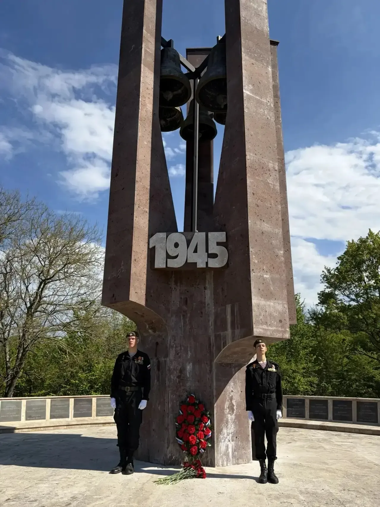 Помним, чтим, передаём память! 🕊️   8 мая наша школа с гордостью присоединилась к Всероссийской акци
