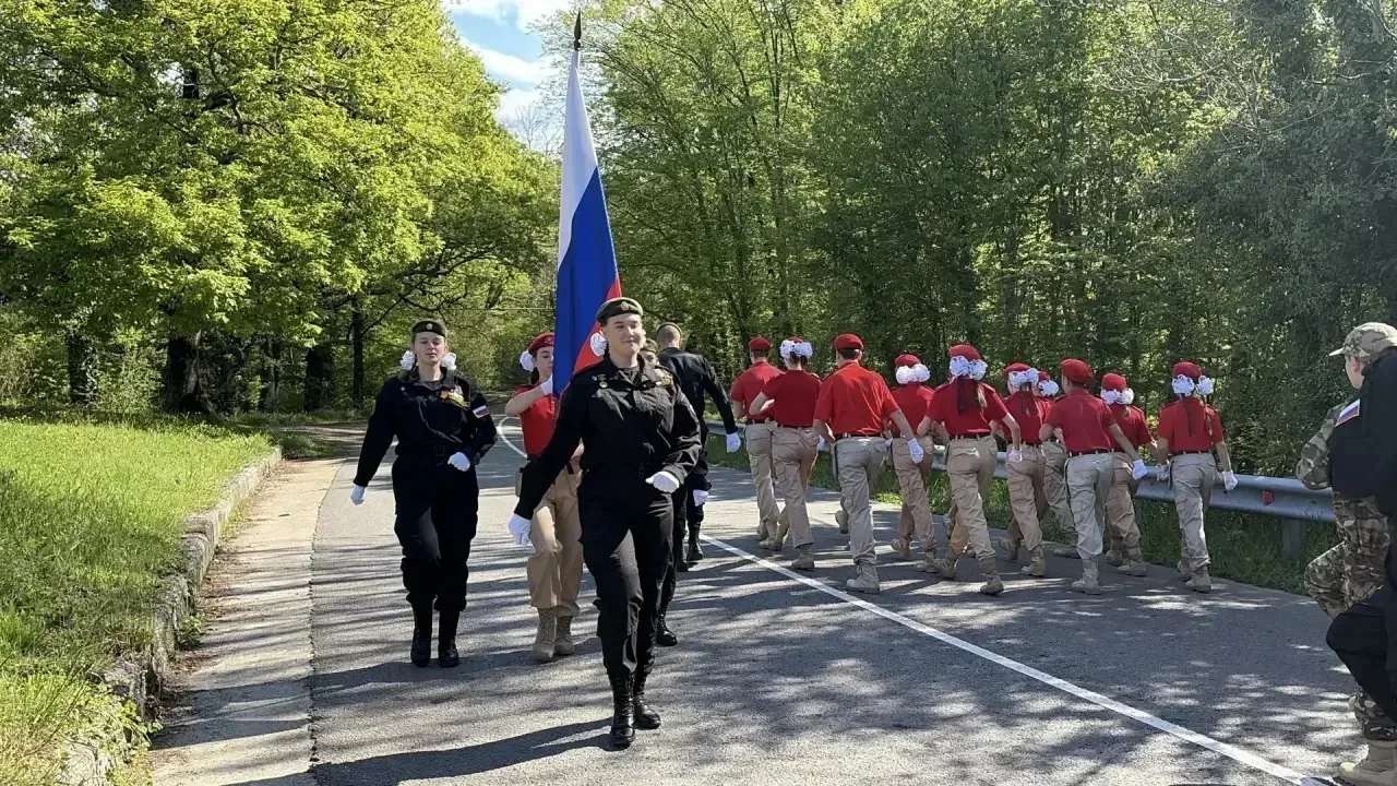 Помним, чтим, передаём память! 🕊️   8 мая наша школа с гордостью присоединилась к Всероссийской акци