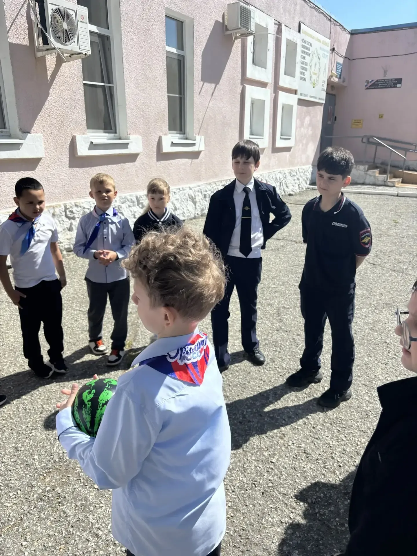 «Мы — Орлята!»  В 1 «Б» классе прошёл настоящий праздник дружбы и первых побед 🦅✨  Вот и пролетел эт