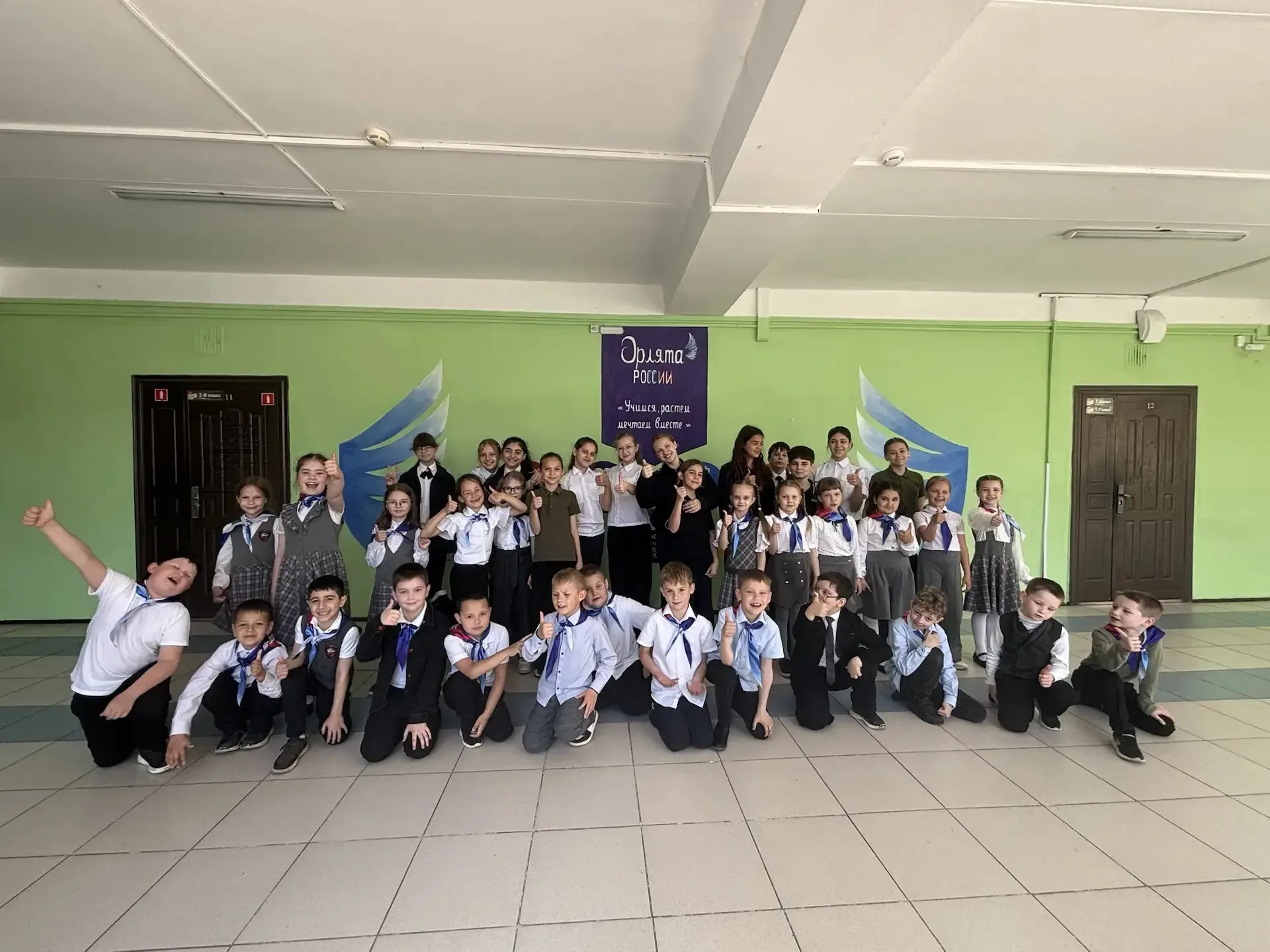 «Мы — Орлята!»  В 1 «Б» классе прошёл настоящий праздник дружбы и первых побед 🦅✨  Вот и пролетел эт
