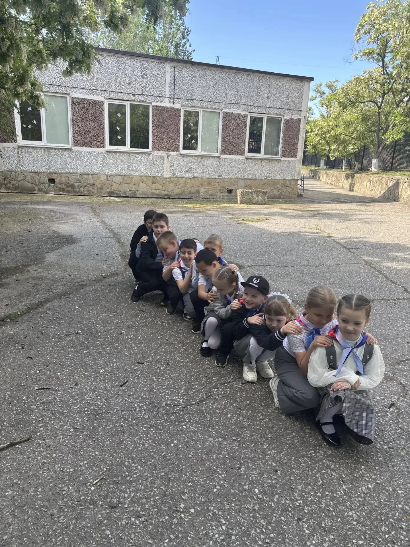 «Мы — Орлята!»  В 1 «Б» классе прошёл настоящий праздник дружбы и первых побед 🦅✨  Вот и пролетел эт