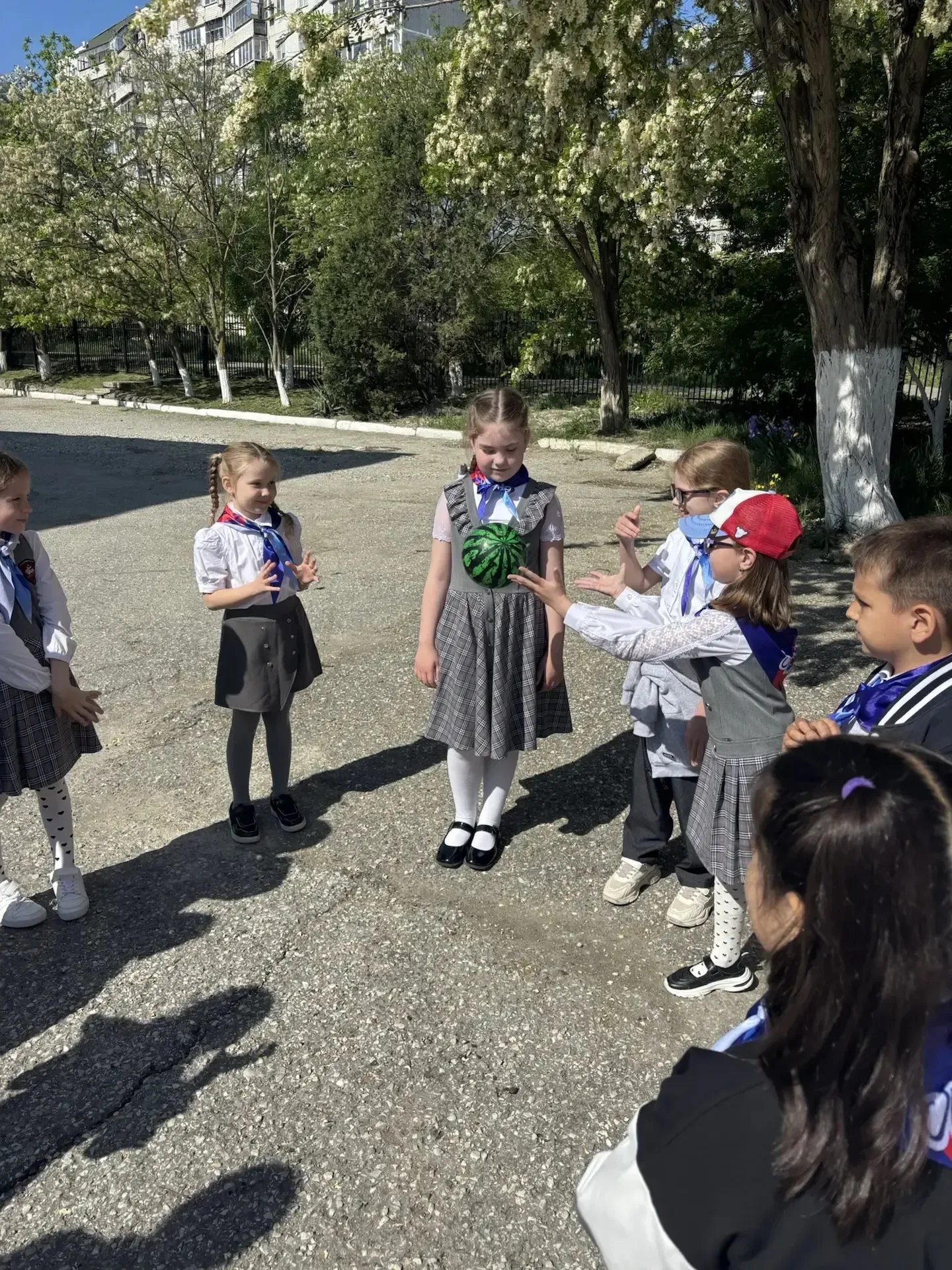 «Мы — Орлята!»  В 1 «Б» классе прошёл настоящий праздник дружбы и первых побед 🦅✨  Вот и пролетел эт