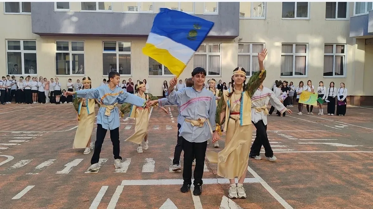 Фестиваль «От края до края, многонациональная Россия»🌟  Два дня наша школа превращалась в большую др
