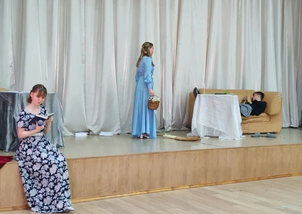 «Обломов» на школьной сцене: лень как искусство, или История одного триумфа 🎭  Актовый зал нашей шко