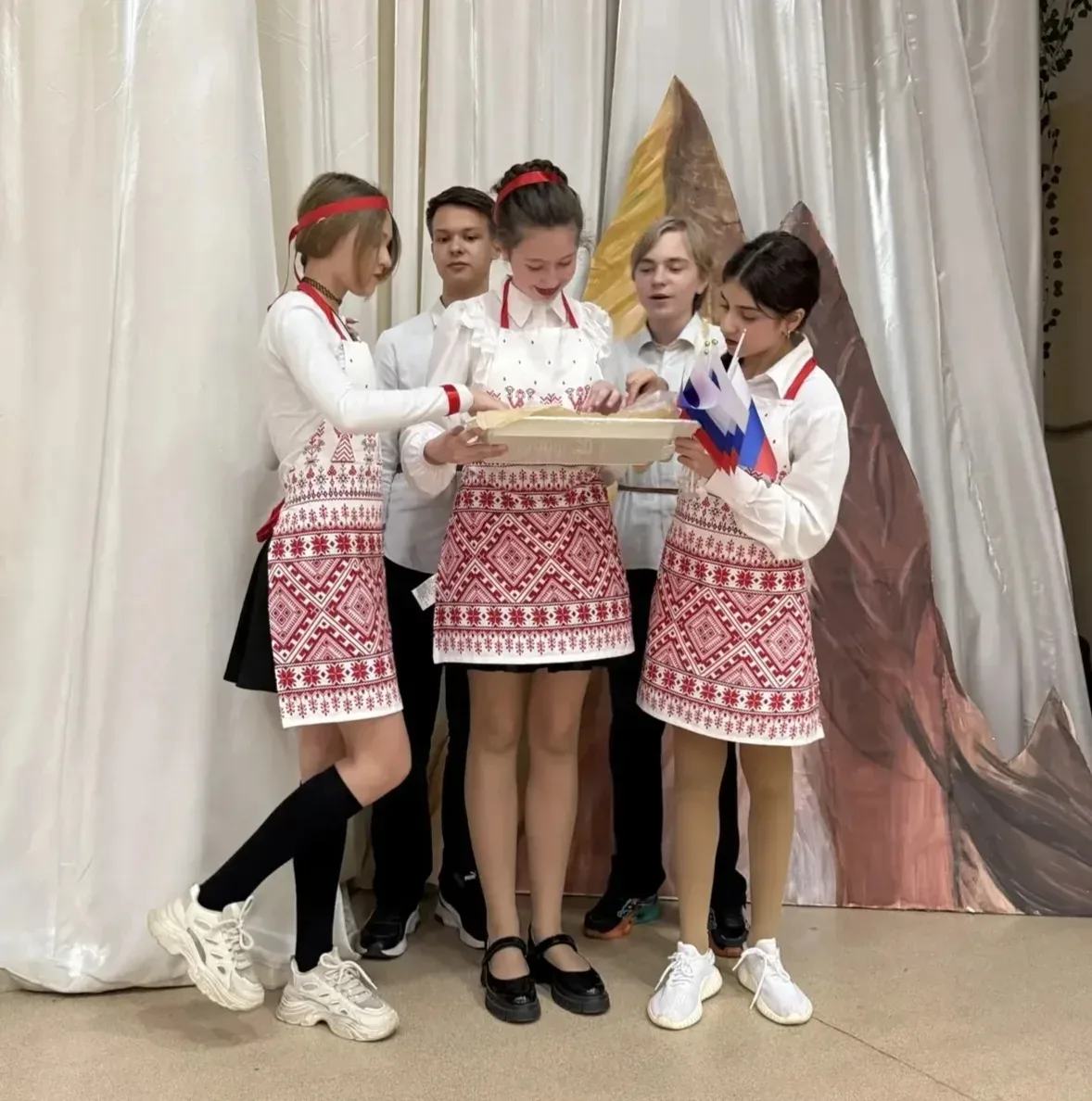 🎉 Фестиваль «От края до края»: третий день — триумф седьмых классов!   Позади два ярких, незабываемы