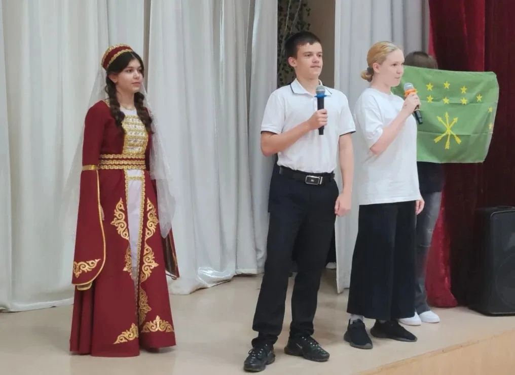 🎉 Фестиваль «От края до края»: третий день — триумф седьмых классов!   Позади два ярких, незабываемы