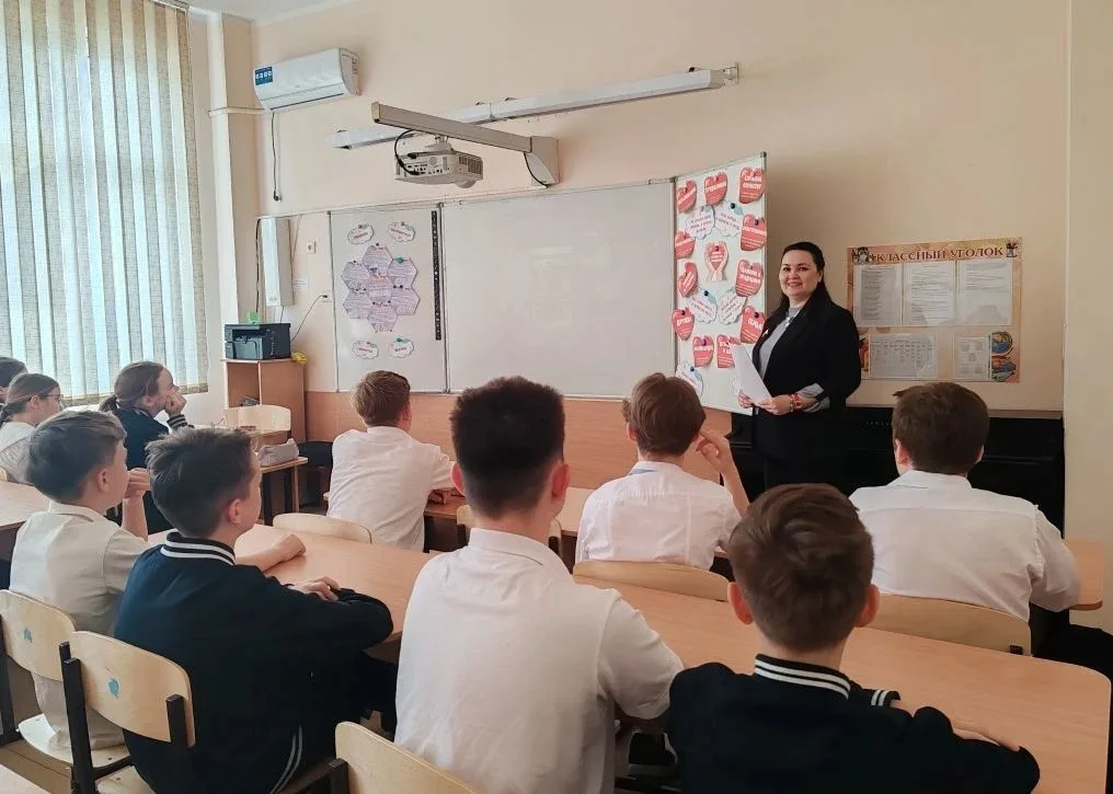 🇷🇺 РАЗГОВОРЫ О ВАЖНОМ  «Ценности, которые нас объединяют» — так звучала тема сегодняшнего занятия.  