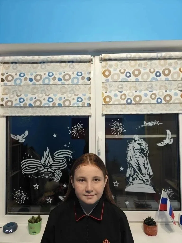 Всероссийская акция «Окна Победы»🕊  Учащиеся 5 "А" класса массово присоединяются к акции в День Побе