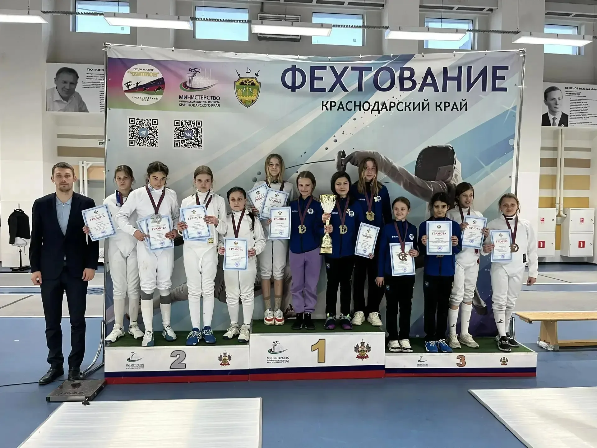 🤺К спортивным новостям.  🏆Дроздова Наталья,  ученица 5 Е  стала победителем  в краевых соревнованиях