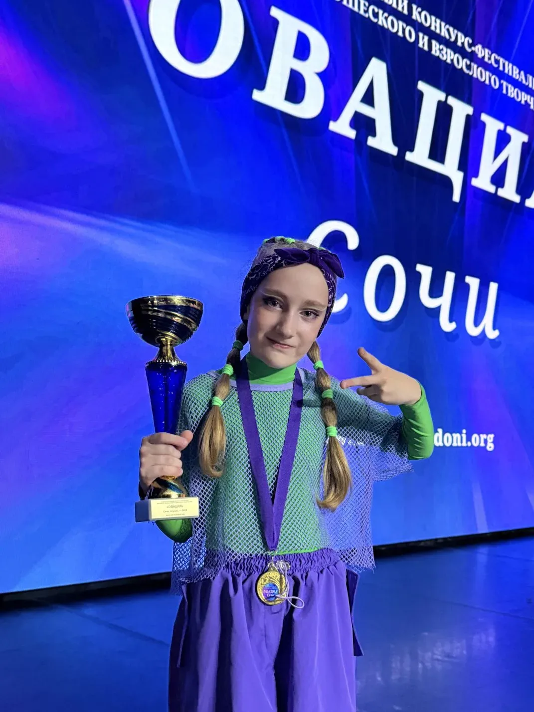 🌎У нас новости из мира танцев💫  Ученица 4 «В» класса Лавлинская Алиса в составе команды "Show making