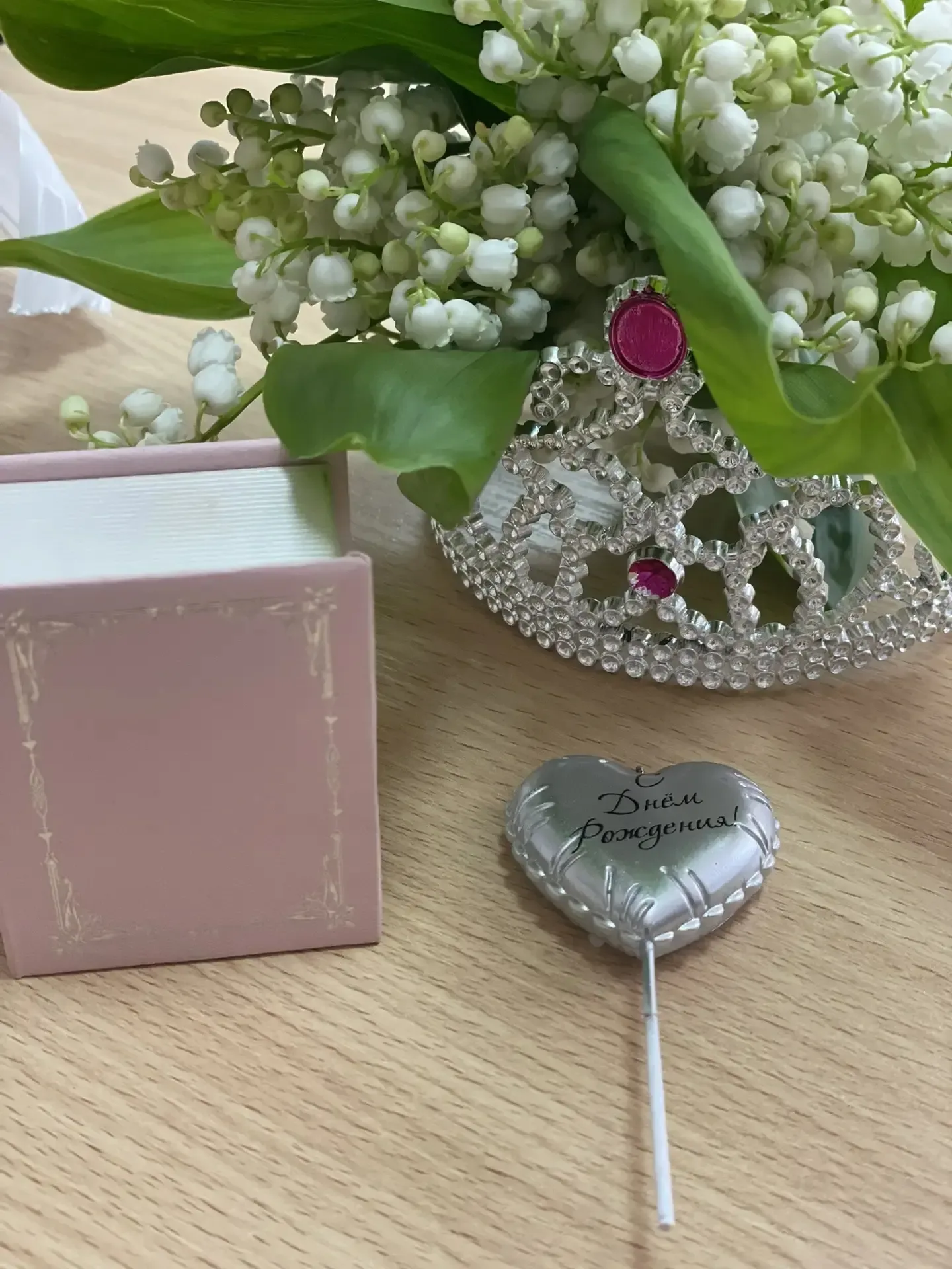 Добрый день всем☀️  А мы начинаем наш день с поздравлений🌷  Родительский коллектив и ученики 5 В поз