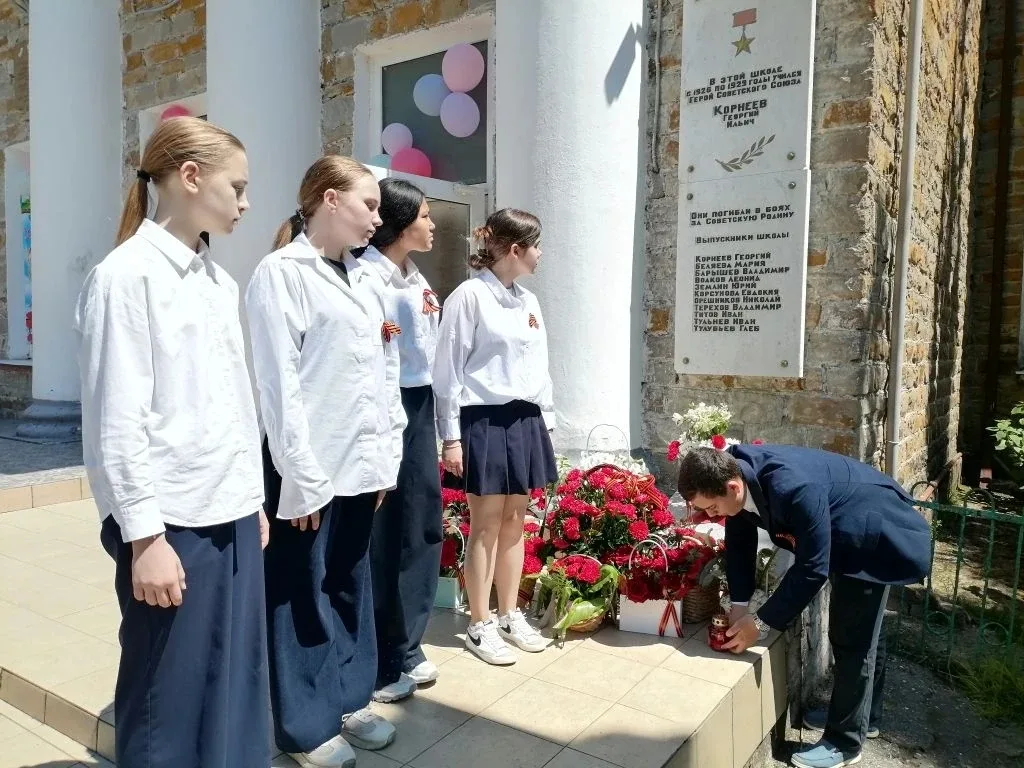 Накануне Дня Победы у храма праведного воина Феодора Ушакова прошла ежегодная акция «Огонь памяти». 