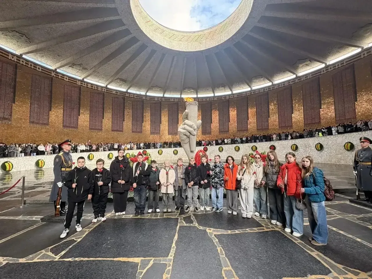 ✨ Путешествие в историю: наш 5В класс в Волгограде! ✨🚌  На днях наш класс отправился в невероятную э