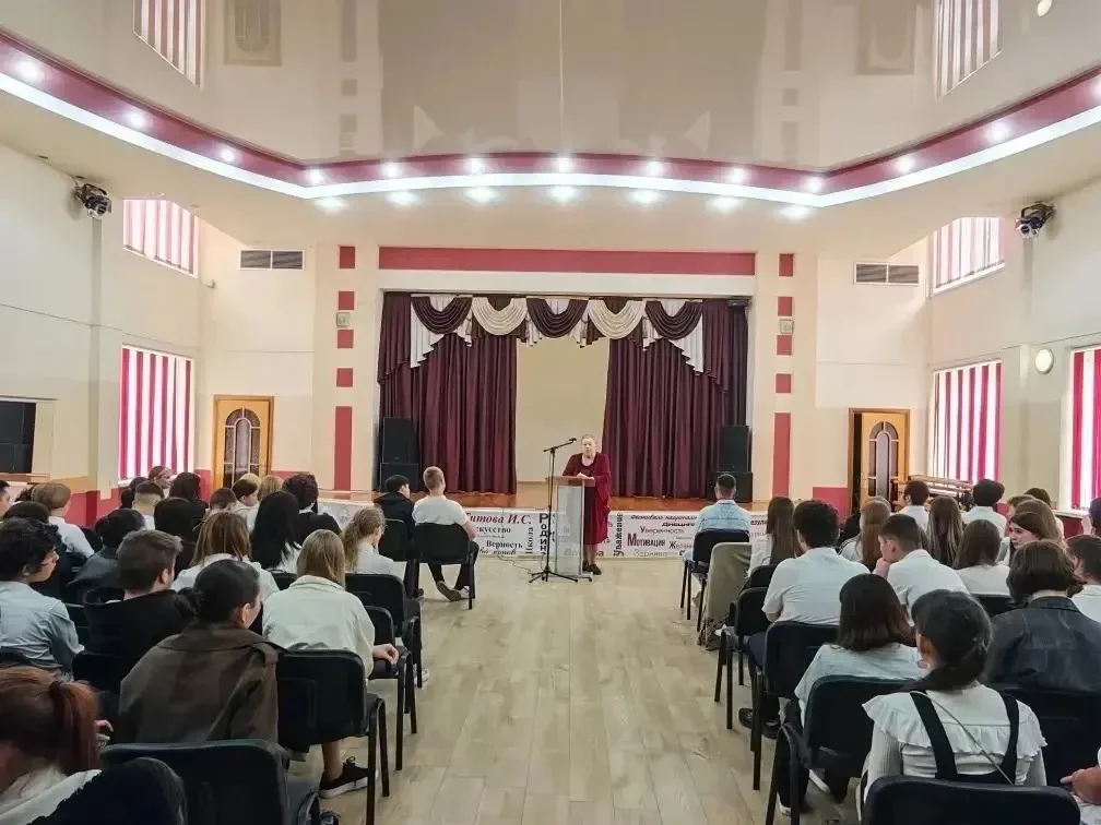 📢 Важная встреча для старшеклассников: профилактика и ответственность  В МОБУ СОШ №53 прошло масштаб