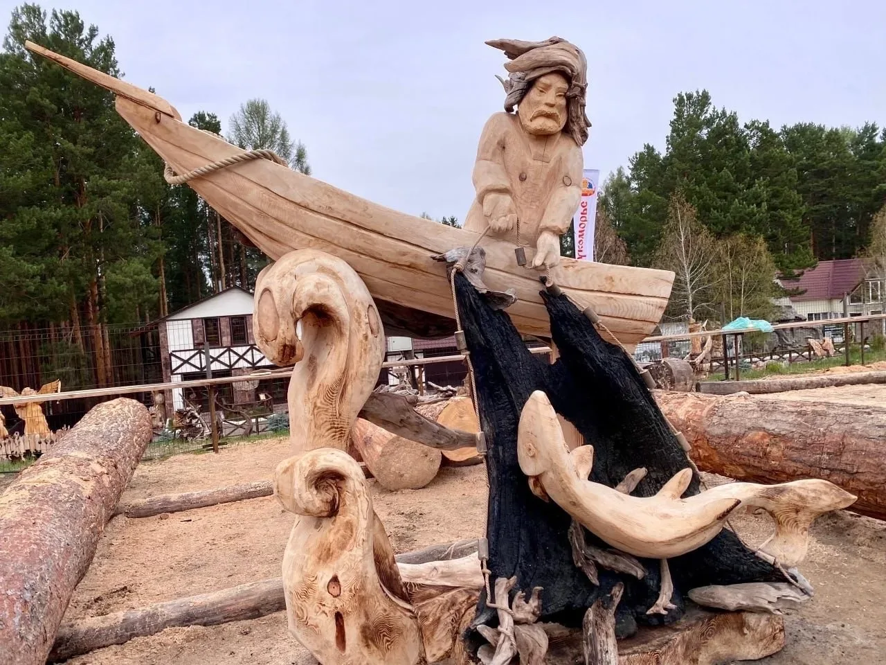 🌳 «Лукоморье» обросло сказкой: в парке новые скульптуры из ангарской сосны.  Мастера из России, Кита