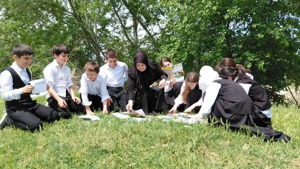 🌿 Дагестан — территория чистоты! 🌿  Сегодня, в рамках акции по благоустройству, учитель труда Магоме