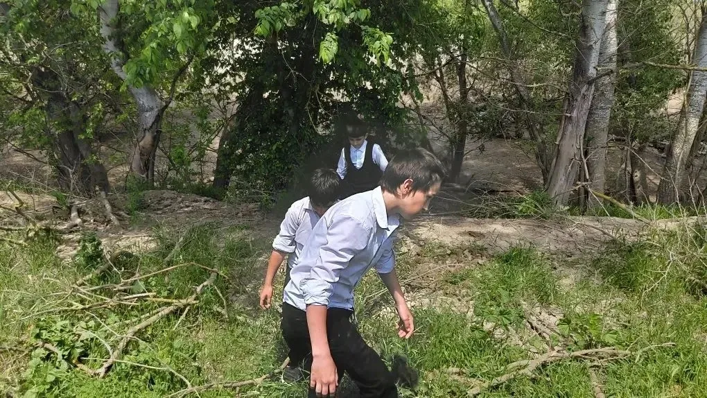 🌿 Дагестан — территория чистоты! 🌿  Сегодня, в рамках акции по благоустройству, учитель труда Магоме