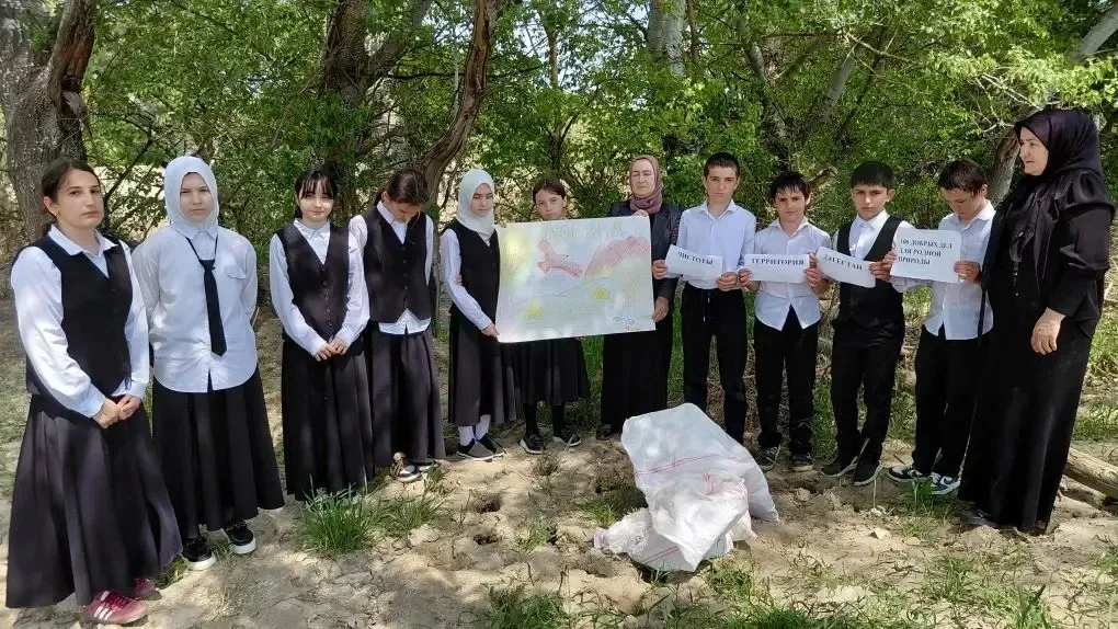 🌿 Дагестан — территория чистоты! 🌿  Сегодня, в рамках акции по благоустройству, учитель труда Магоме