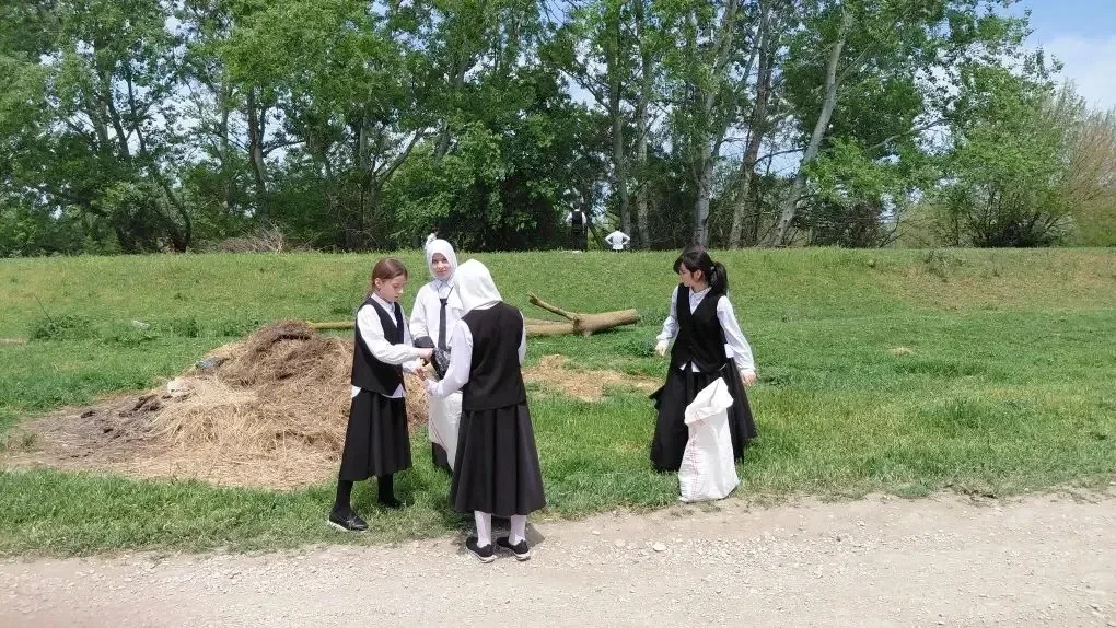 🌿 Дагестан — территория чистоты! 🌿  Сегодня, в рамках акции по благоустройству, учитель труда Магоме