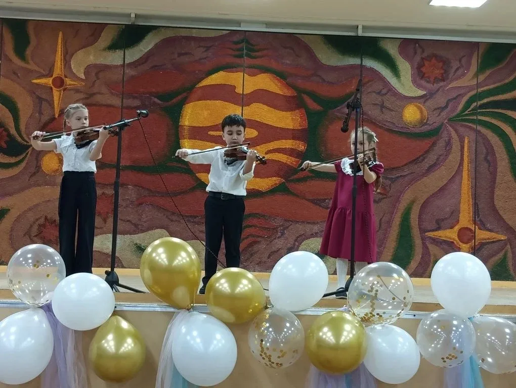 🎶 В гимназии № 87 прошёл отчётный концерт Детской школы искусств № 6  14 мая 2026 в гимназии  выступ