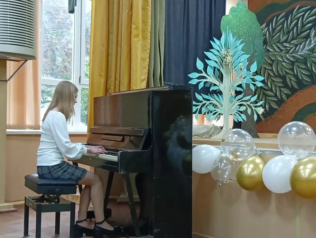 🎶 В гимназии № 87 прошёл отчётный концерт Детской школы искусств № 6  14 мая 2026 в гимназии  выступ