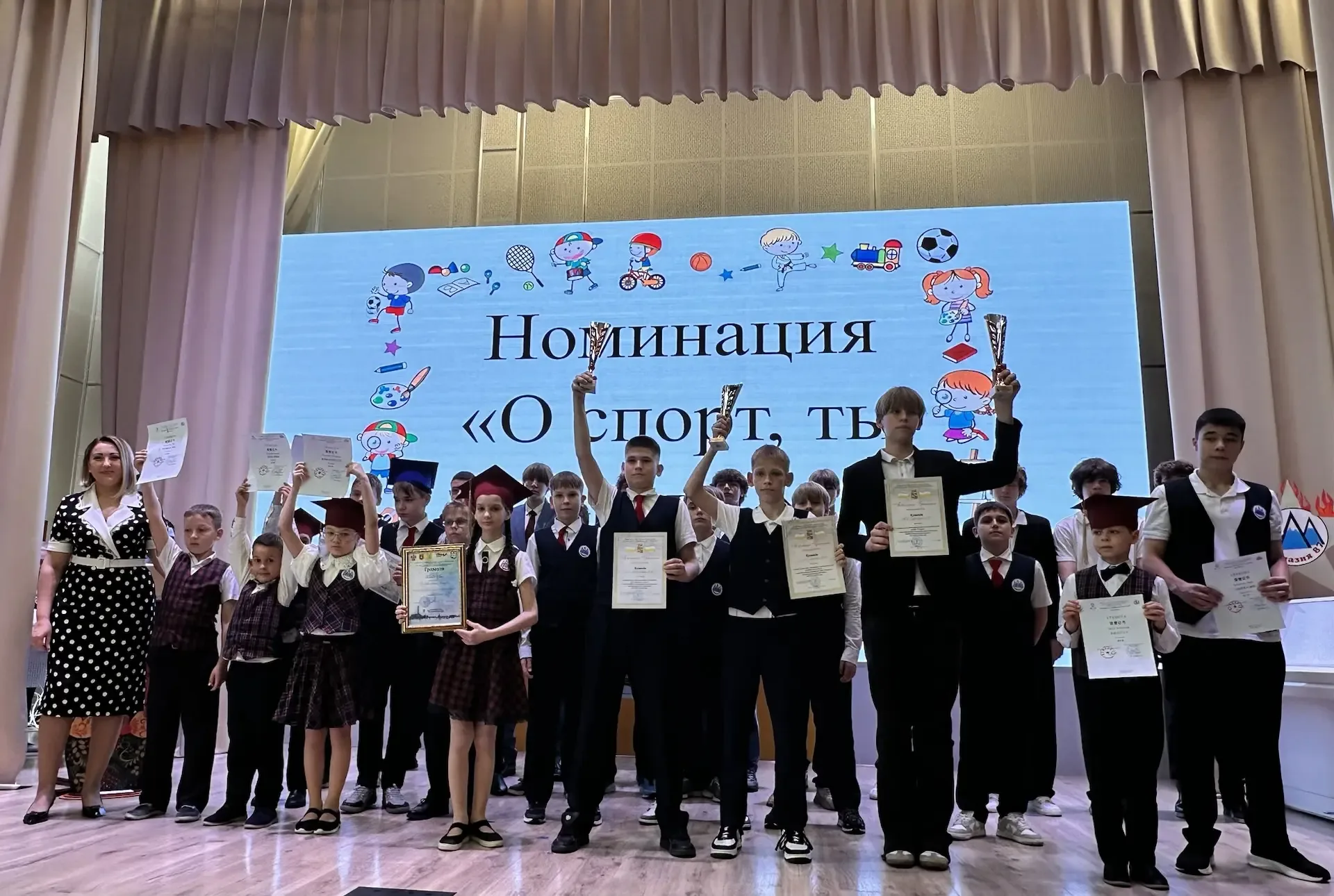 Сегодня в гимназии состоялся грандиозный праздник, посвященный учащимся, продемонстрировавшим высоки