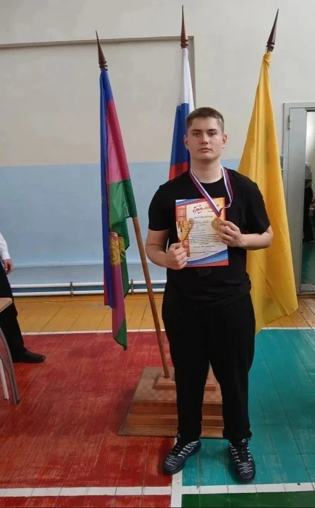 🎉 Поздравляем ученика 8А класса Бойко Павла с блестящей победой на городских соревнованиях по кикбок