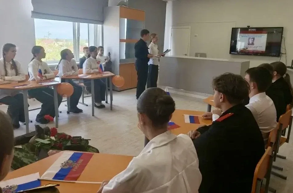 🇷🇺 Герои Великой Отечественной войны объединяют поколения!  🇷🇺 Сегодня, 13 мая 2026 года, в стенах  