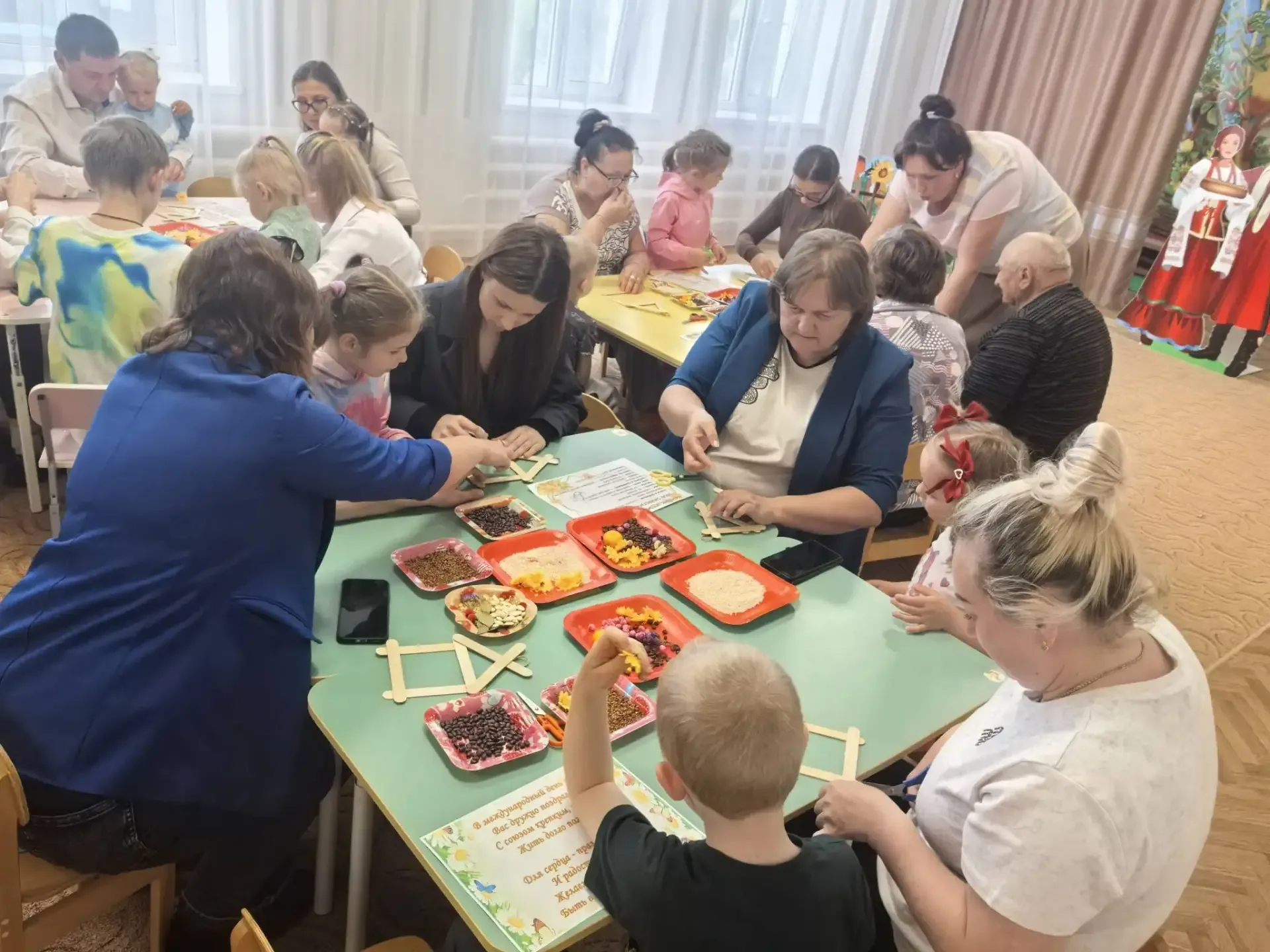 ВСЕ НАЧИНАЕТСЯ С СЕМЬИ  В преддверии Международного дня семьи в детском саду № 9 ст. Камышеватской п