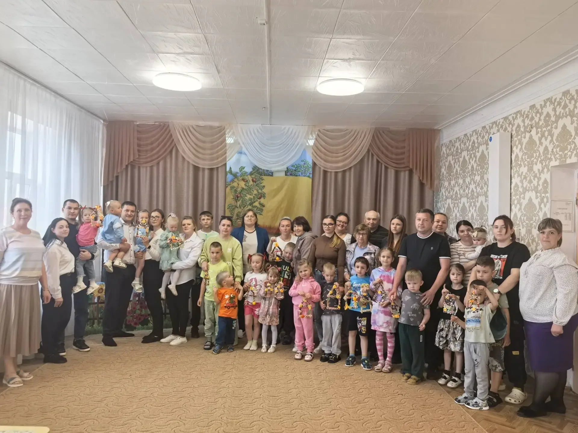 ВСЕ НАЧИНАЕТСЯ С СЕМЬИ  В преддверии Международного дня семьи в детском саду № 9 ст. Камышеватской п