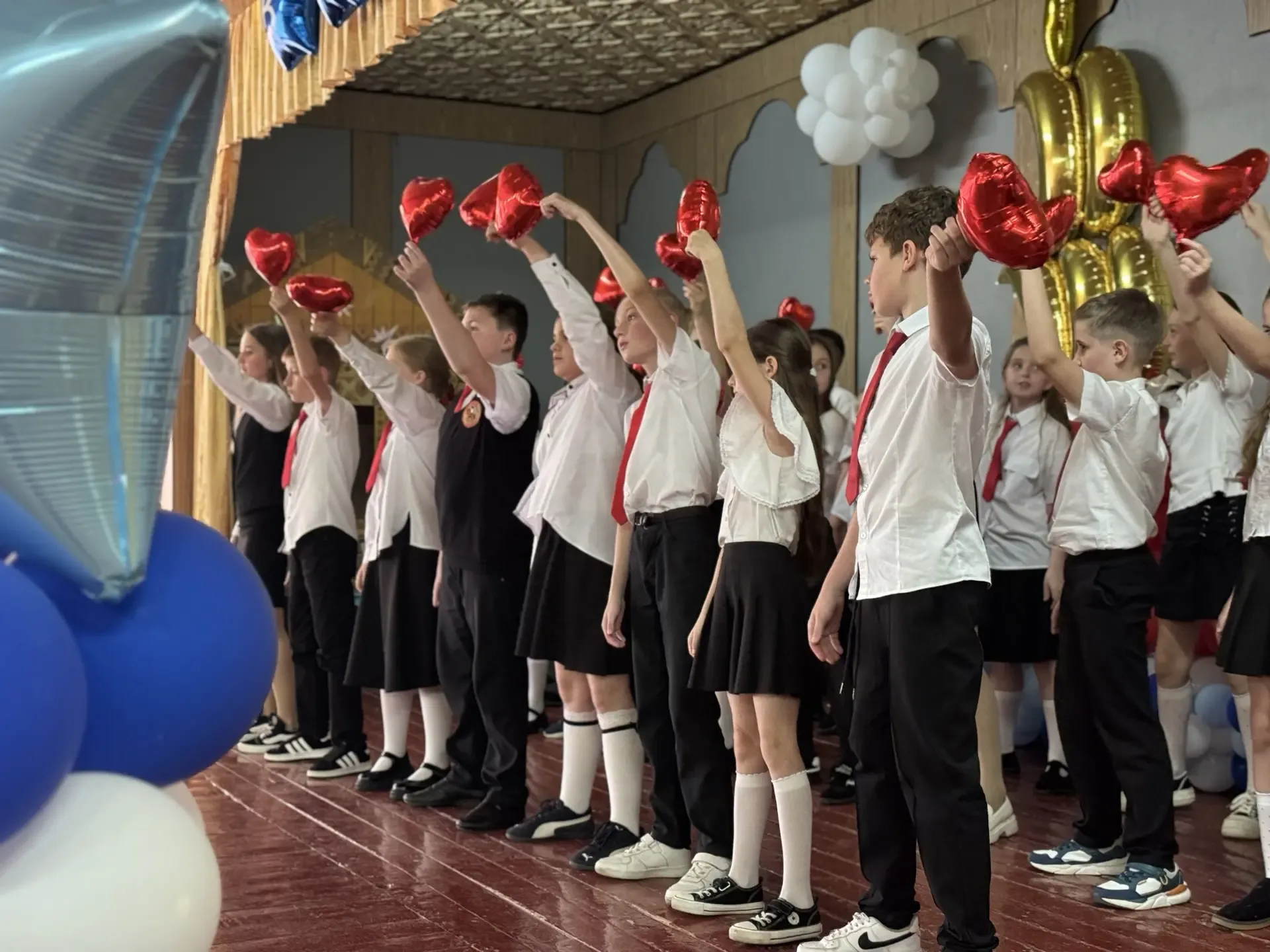 🛎️Прощай, начальная школа! В добрый путь, наши дорогие выпускники!🎈  Сегодня был особенный день – де