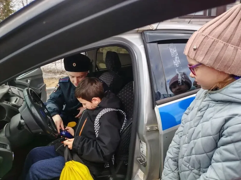 🚔 Безопасное детство: инспектор ГИБДД в гостях у первоклассников  Вчера к самым юным участникам доро