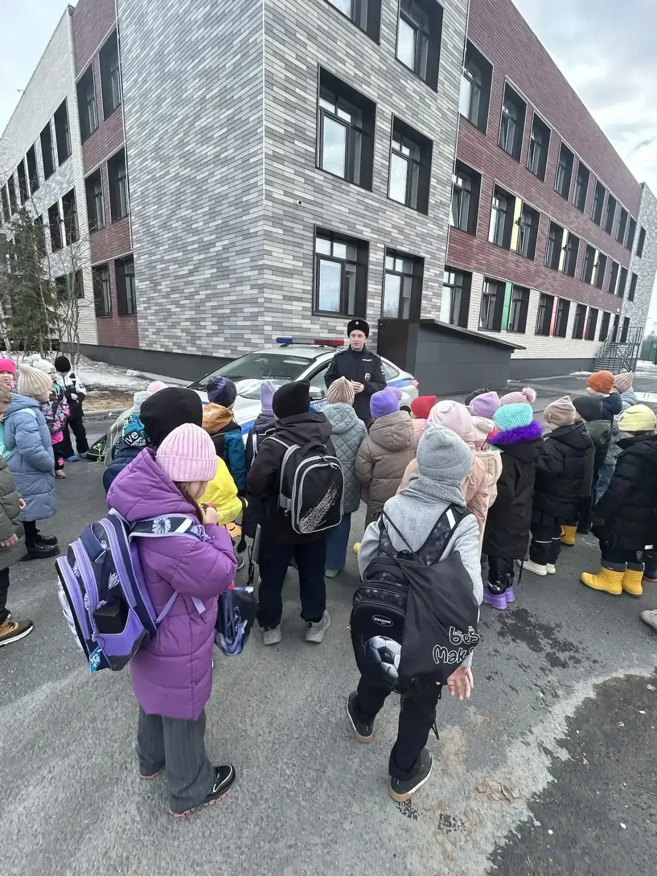 🚔 Безопасное детство: инспектор ГИБДД в гостях у первоклассников  Вчера к самым юным участникам доро