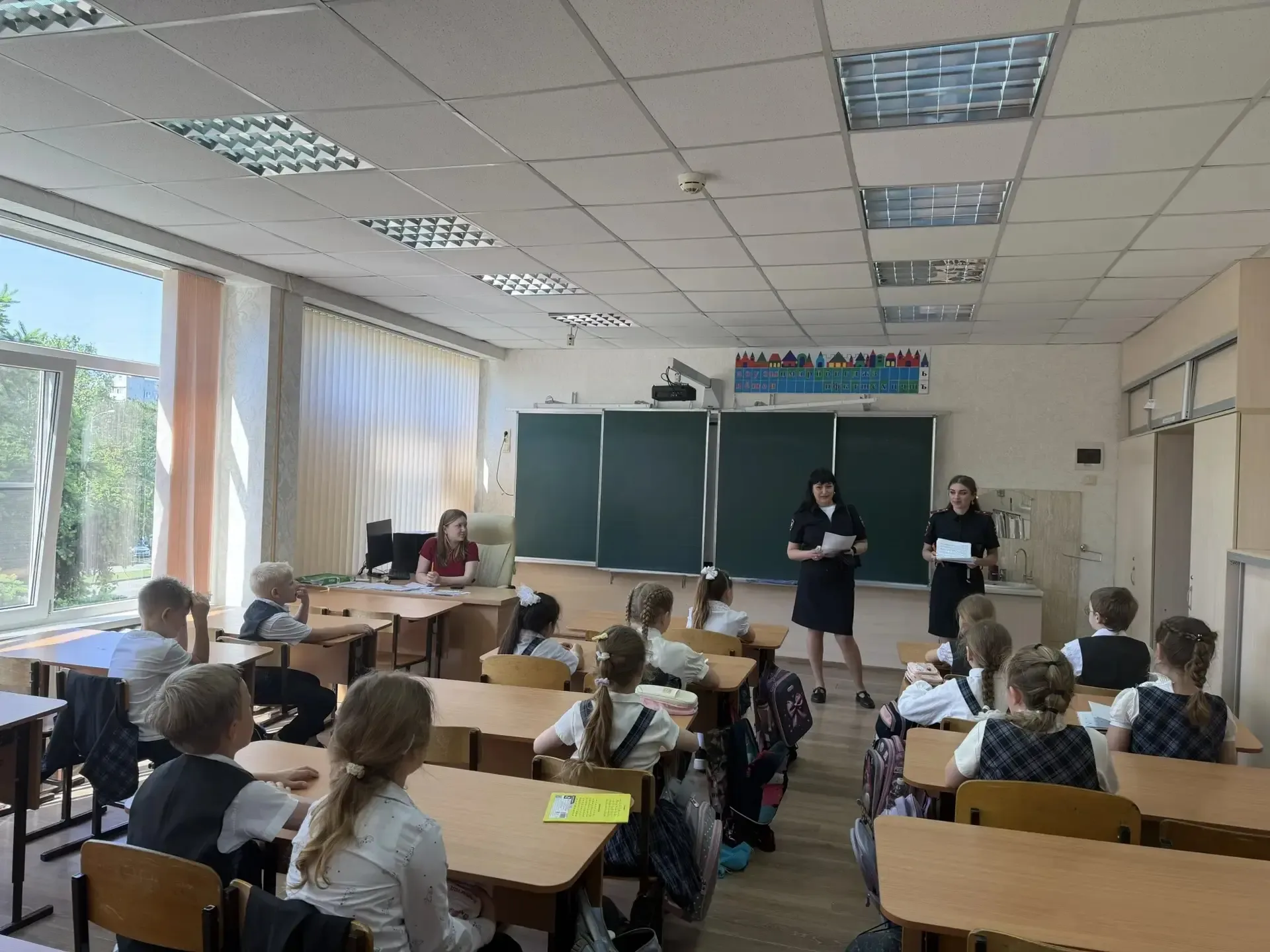 Яркая и полезная встреча в преддверии каникул! ☀️  Сегодня к нашим младшим школьникам в гости пришла