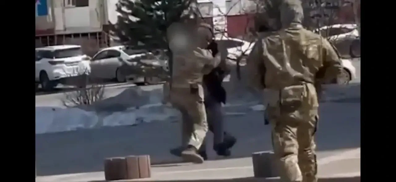 В этом месяце в нашей школе проходит важный урок — ребята  смотрят социальный видеоролик, посвящённы