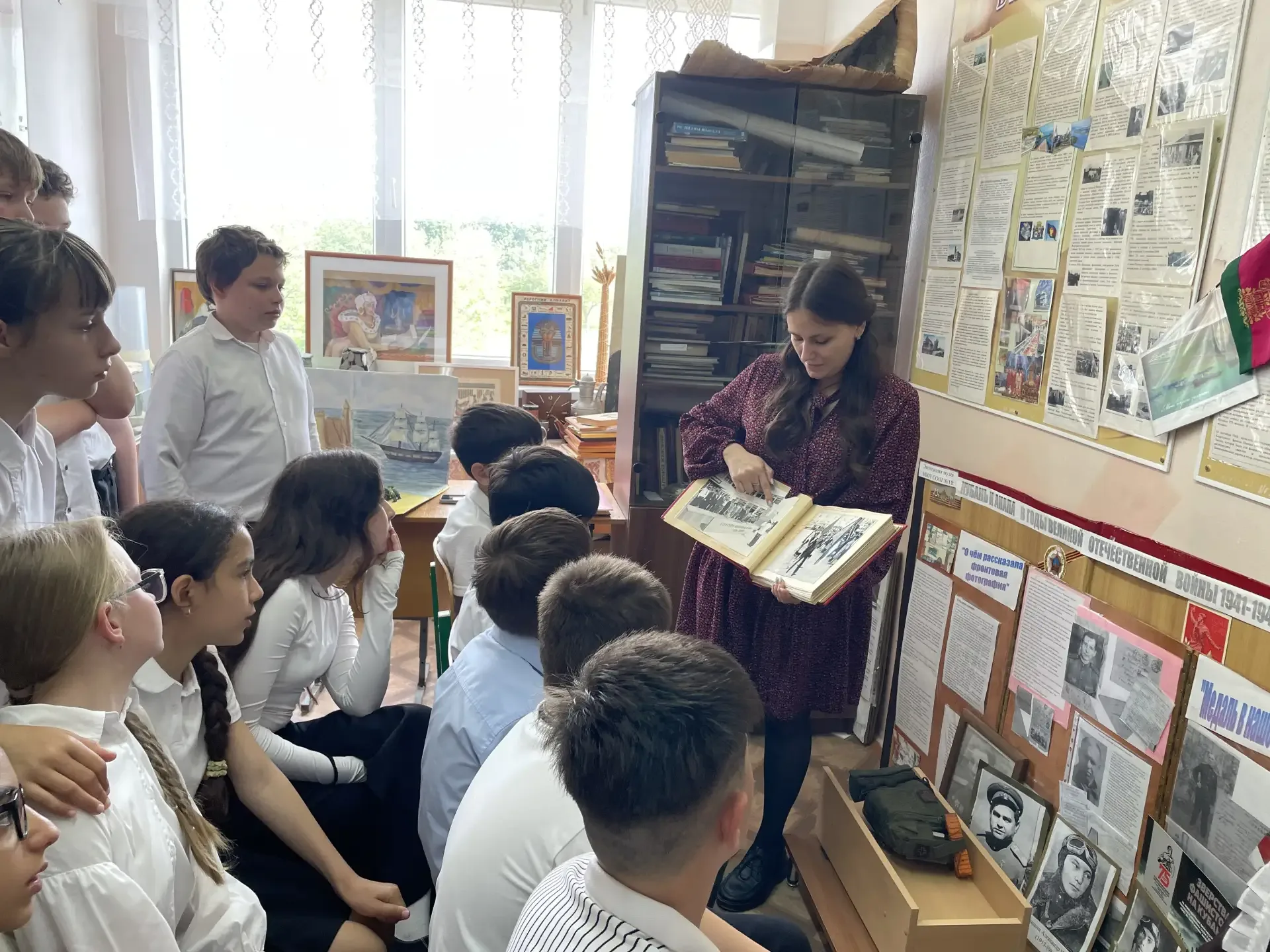 🎉 День музеев в нашей школе: погружение в историю!  Сегодня, 18 мая, в Международный день музеев, в 