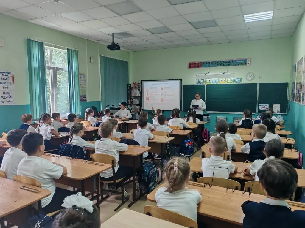 🇷🇺День детских общественных организаций: вдохновляющие встречи и новые идеи!  В нашей школе прошло м