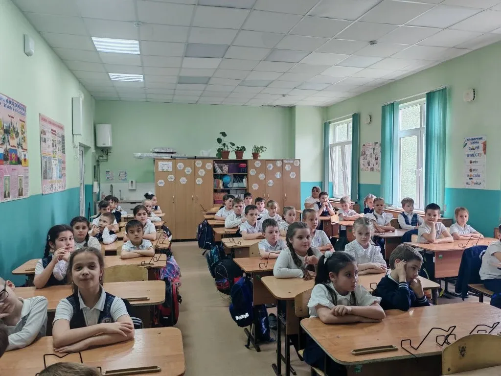 🇷🇺День детских общественных организаций: вдохновляющие встречи и новые идеи!  В нашей школе прошло м