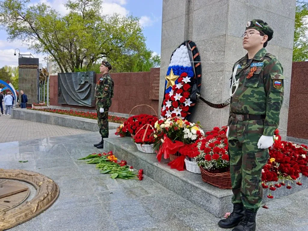ПОСТ №1 в День Победы. Вахту Памяти несет школа № 32🇷🇺 Самое время посетить Вечный огонь! 🔥