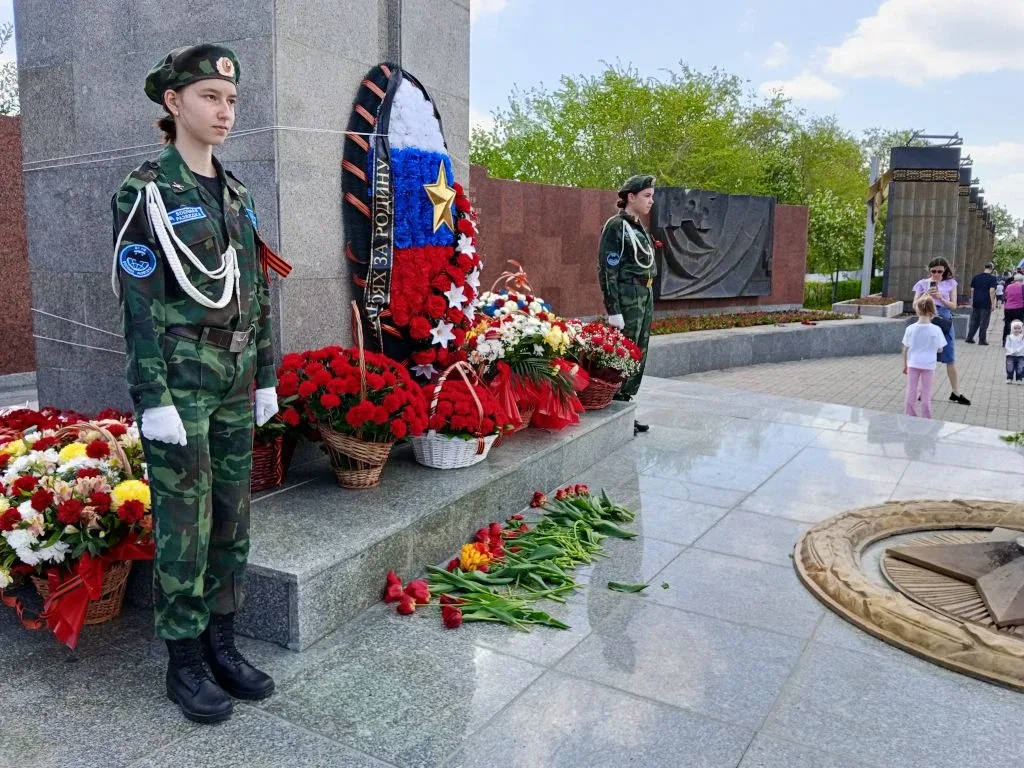 ПОСТ №1 в День Победы. Вахту Памяти несет школа № 32🇷🇺 Самое время посетить Вечный огонь! 🔥