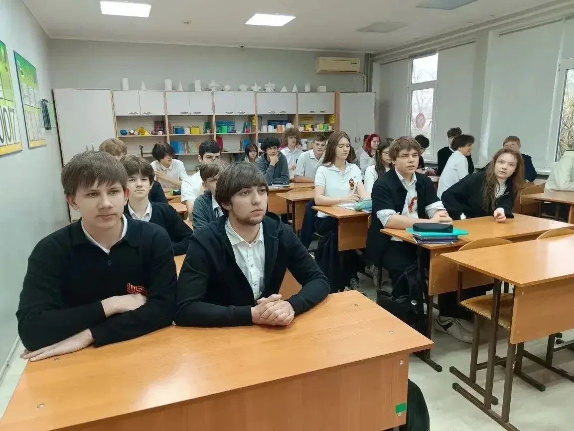 ⚽ Урок безопасности «Футбол помогает» прошёл на ура! Ребята узнали, как футбольные навыки — быстрая 