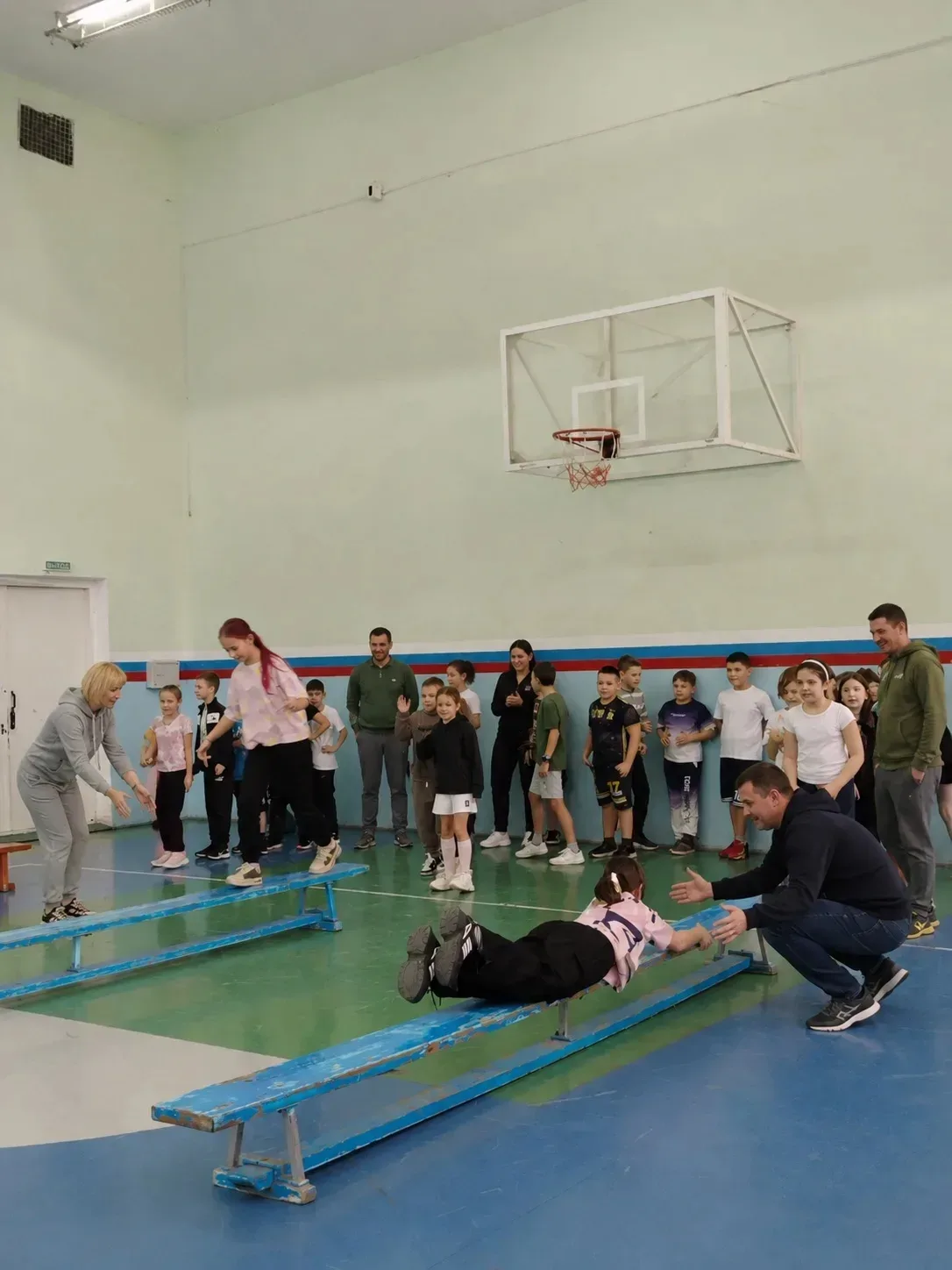 «Спорт — это мы! Как прошёл семейный спортивный праздник в школе №4 им В.М.Евскина » Привет, друзья!