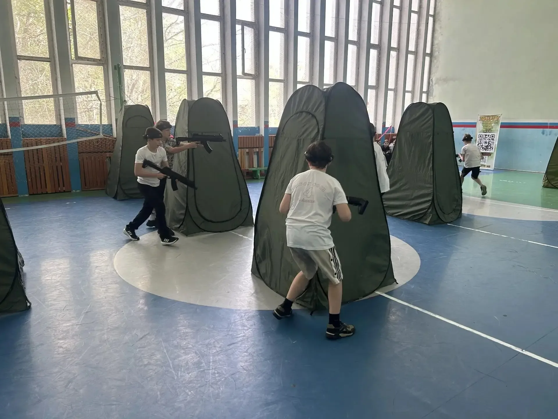 В школе №4 им. В.М. Евскина прошли занятия по лазертагу для пятиклассников   Для обучающихся 5 класс