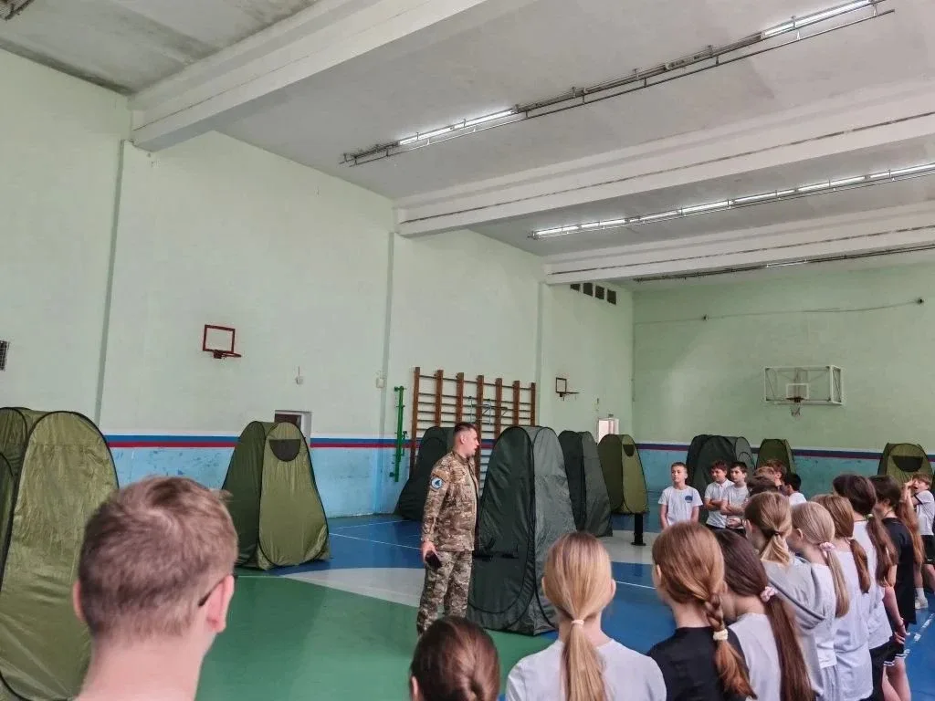В школе №4 им. В.М. Евскина прошли занятия по лазертагу для пятиклассников   Для обучающихся 5 класс