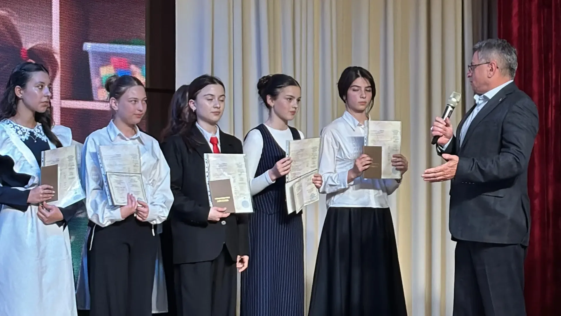 🏆 Гордость за наших учеников и педагогов!  Сегодня на базе КЧРГБУ «Центр выявления и развития одарен