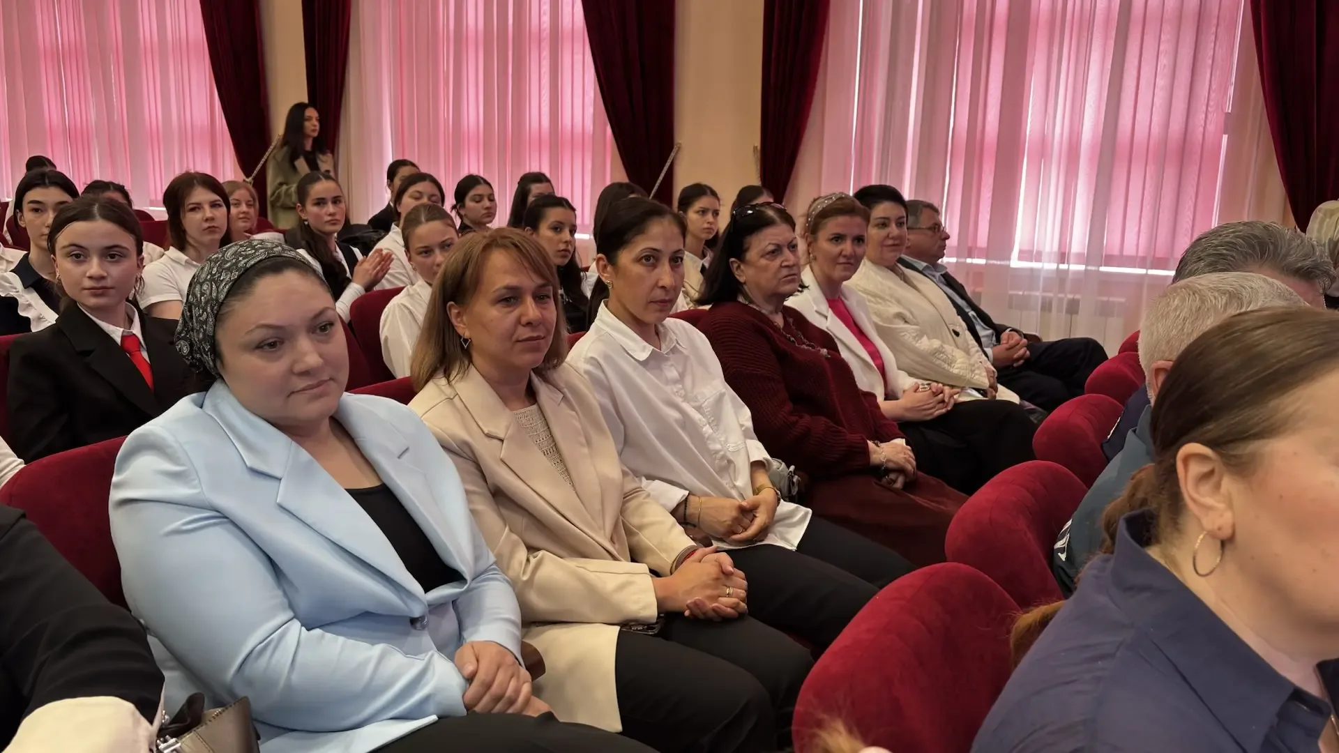 🏆 Гордость за наших учеников и педагогов!  Сегодня на базе КЧРГБУ «Центр выявления и развития одарен