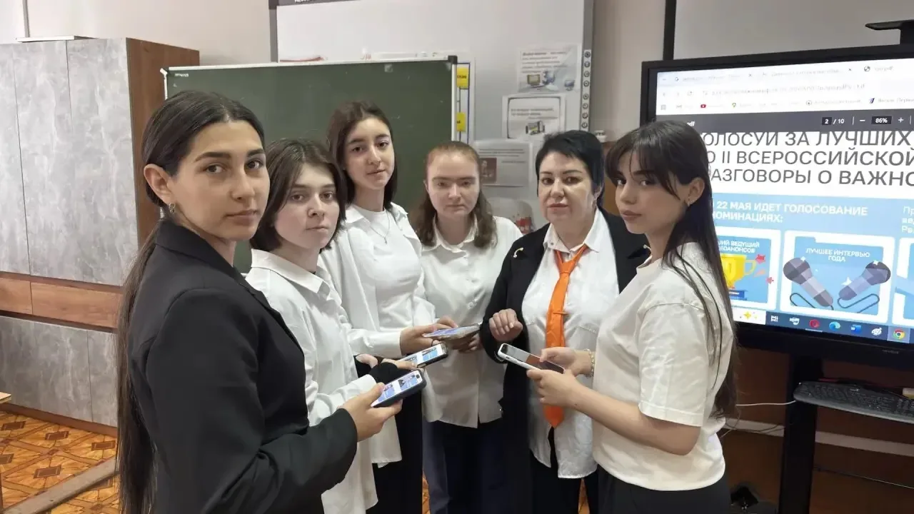 🇷🇺Церемония поднятия флага Российской Федерации в Карачаево-Черкесском педагогическом колледже им. У