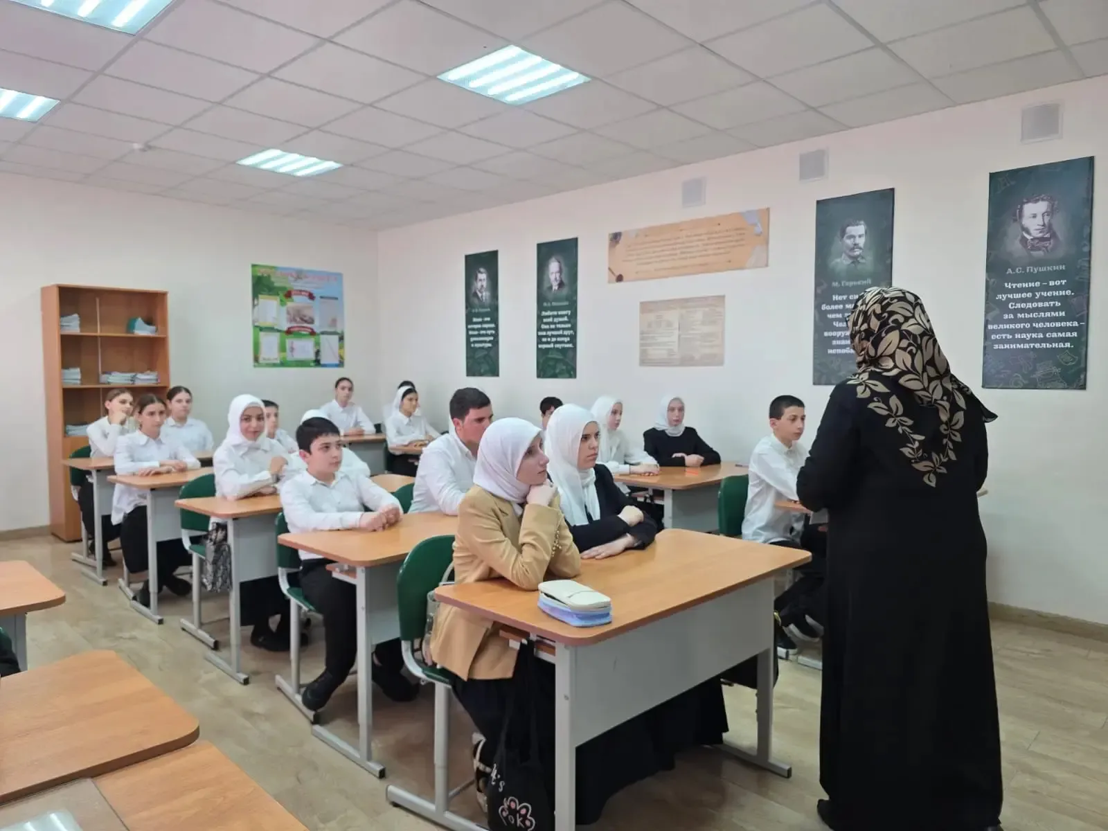 В нашей школе прошла познавательная лекция на тему 📚 «Право, ответственность и безопасность: что нуж