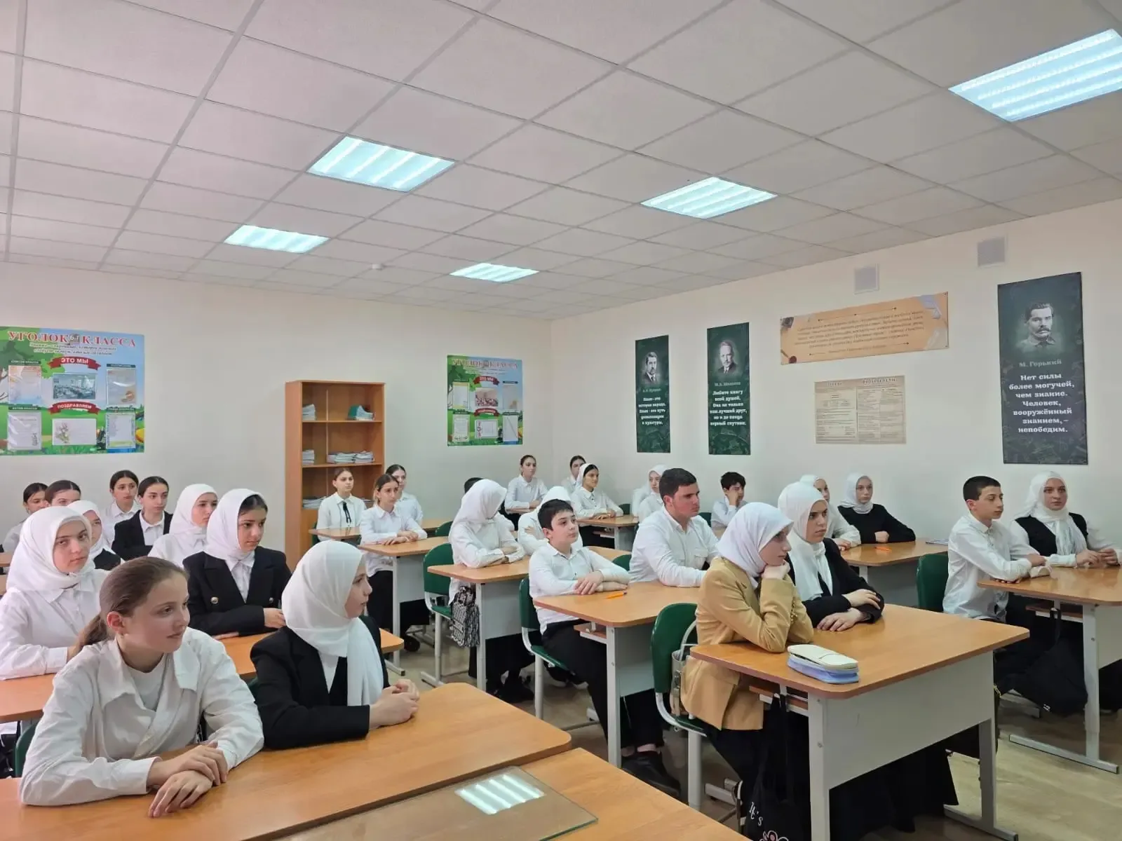 В нашей школе прошла познавательная лекция на тему 📚 «Право, ответственность и безопасность: что нуж