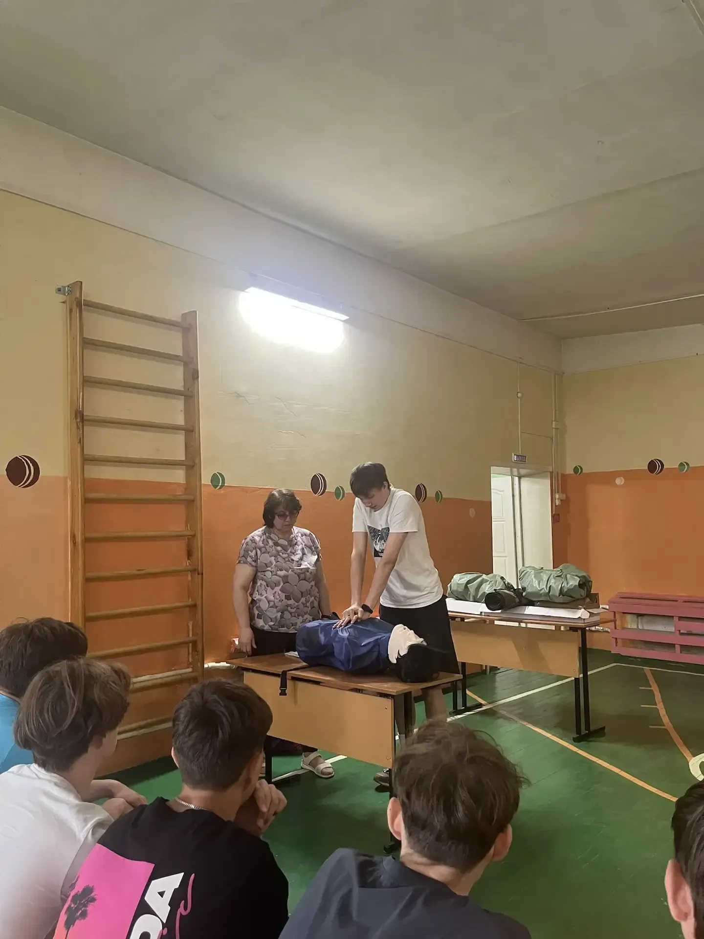 Военизированные сборы. В нашей школе для юношей 10 класса проходят военизированные сборы. Ребята пог
